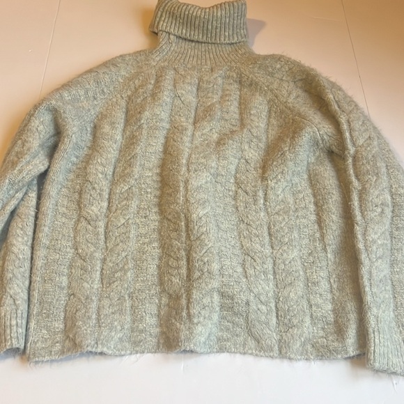 AKIRA light gray women’s turtleneck sweater medium - Picture 7 of 7